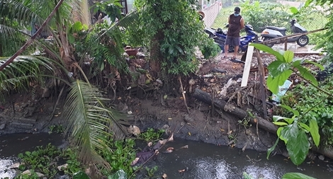 Phát hiện thi thể người đàn ông nổi trên kênh 