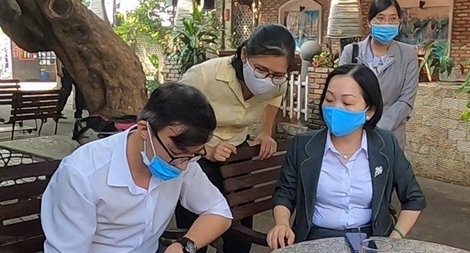 Hai chủ tịch UBND phường bị lập biên bản vì lơ là phòng chống COVID-19