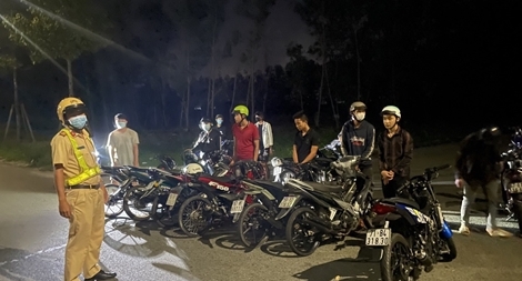 Ngăn chặn hơn 100 “quái xế” tụ tập đua xe ở Bình Dương