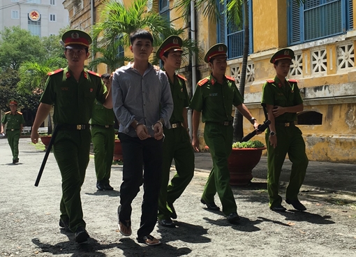 22 năm tù con nghiện thuê khách sạn sử dụng hàng đá mang theo súng bút