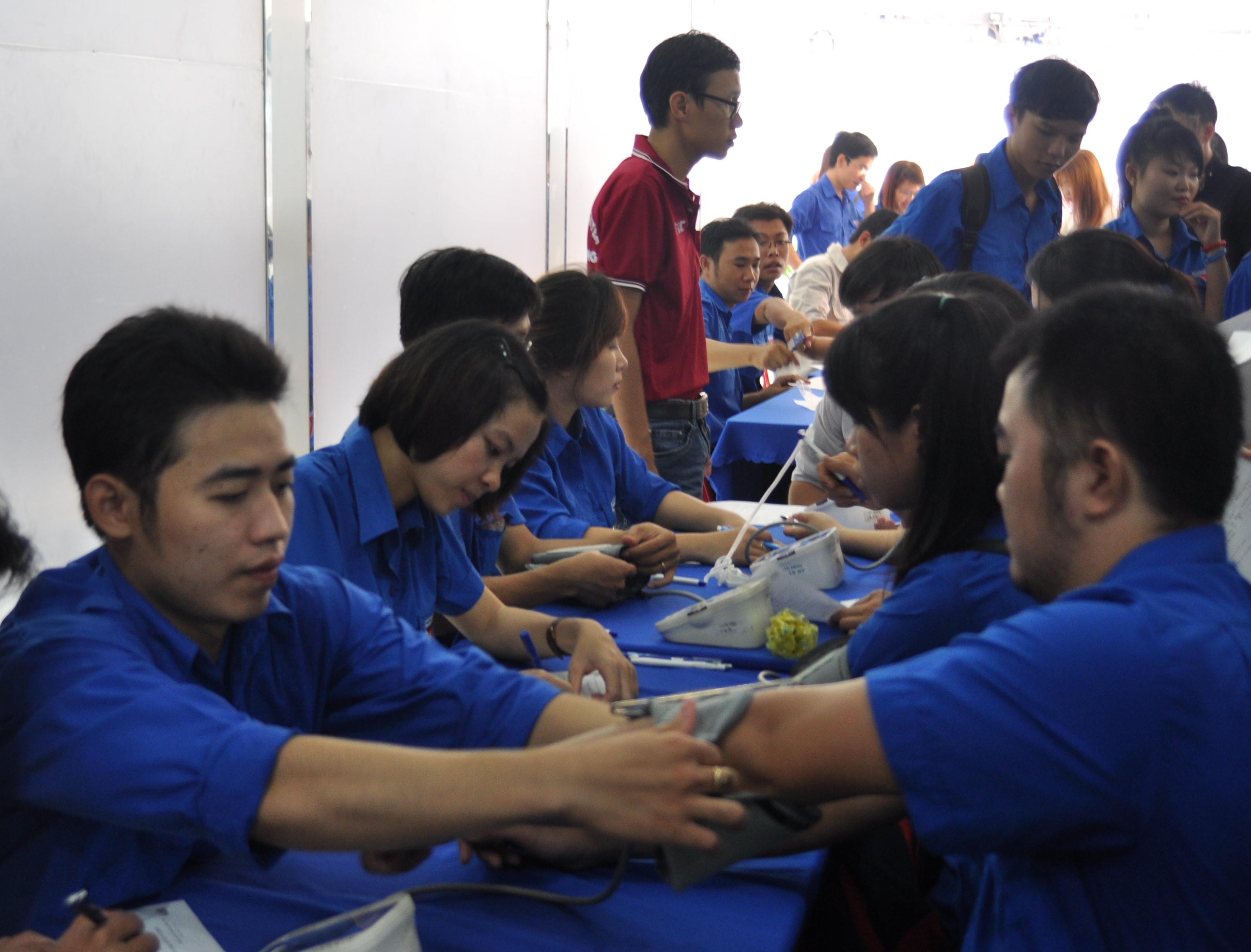 1.000 thanh niên, công nhân tham gia hiến máu nhân đạo