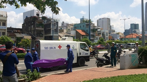 Hoảng hốt phát hiện thi thể nổi trên kênh Tàu Hủ