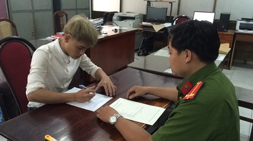 Cướp xong "lại quả" 200 ngàn để mua sữa rồi hôn tạm biệt