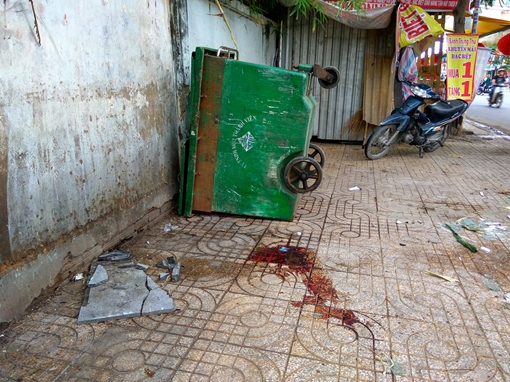 Truy đuổi 2 tên giật điện thoại, người phụ nữ té xe tử vong