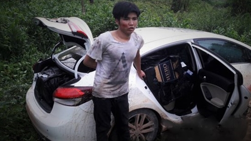 Bắt lái xe chở thuốc lá lậu tông chết người rồi bỏ chạy