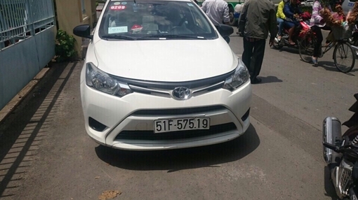 Tài xế taxi mưu trí thoát tay kẻ cướp