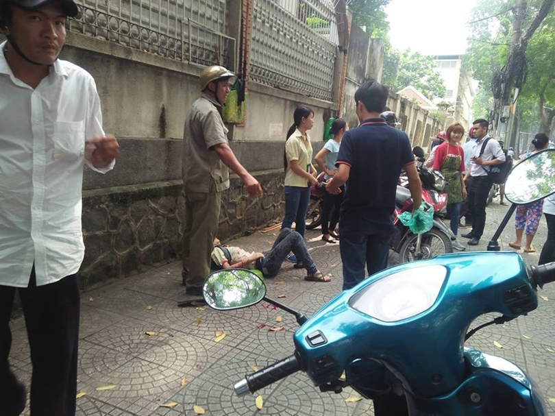 Đâm người yêu rồi tự tử giữa phố đông người