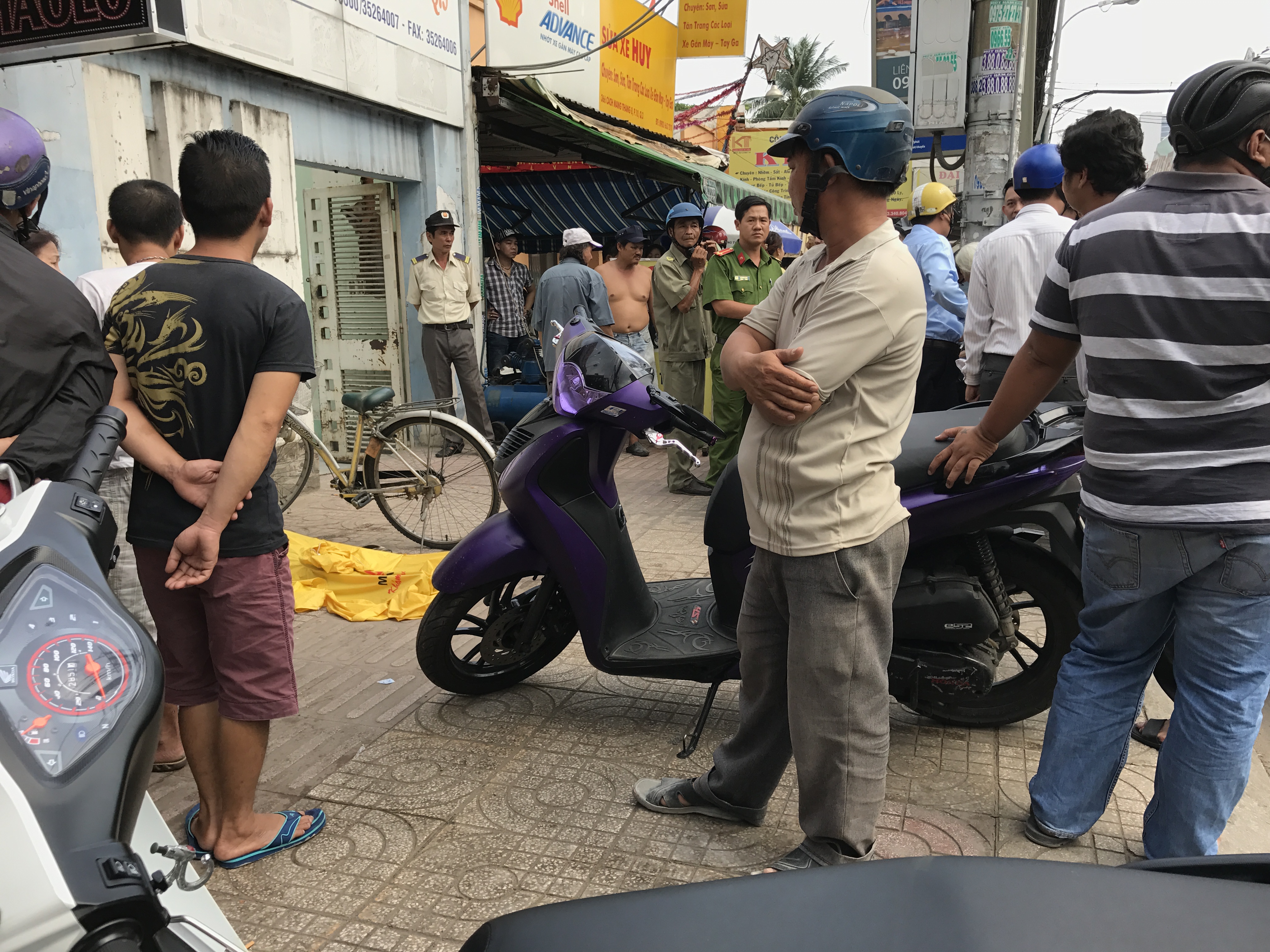 Tử vong sau khi tấp xe đạp vào vỉa hè nghỉ ngơi