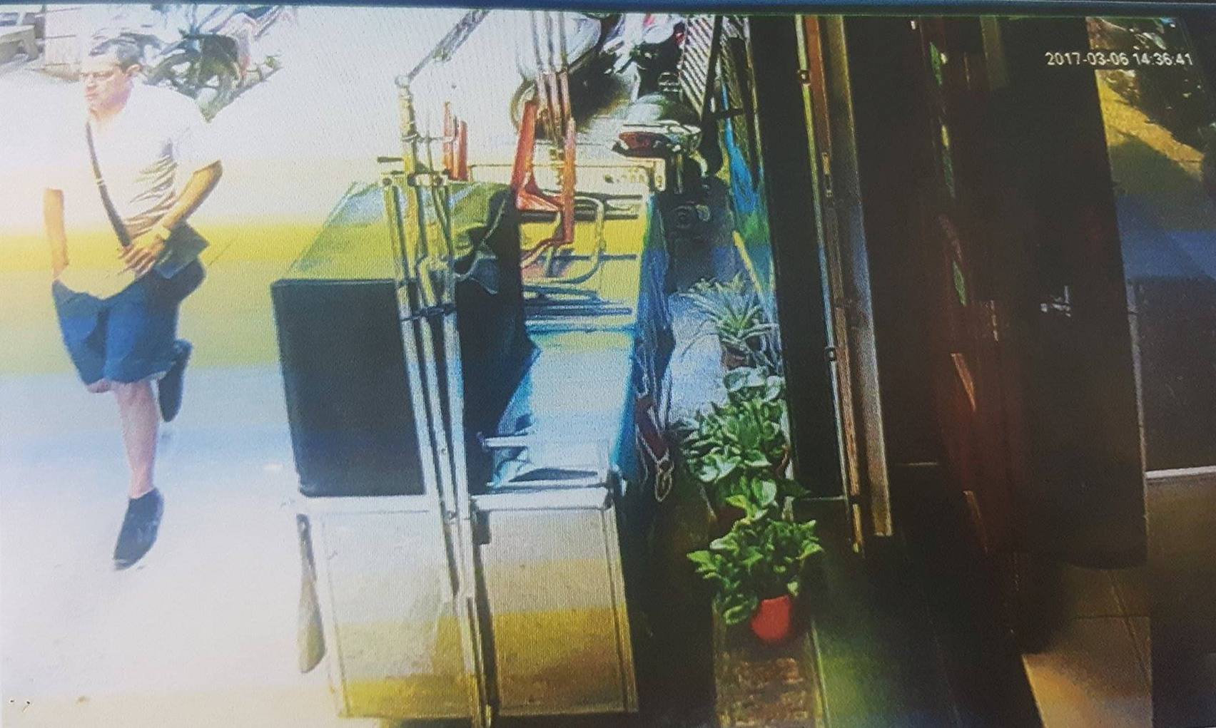 "Ảo thuật gia" ngoại quốc lừa đảo tráo tiền USD nhanh như chớp