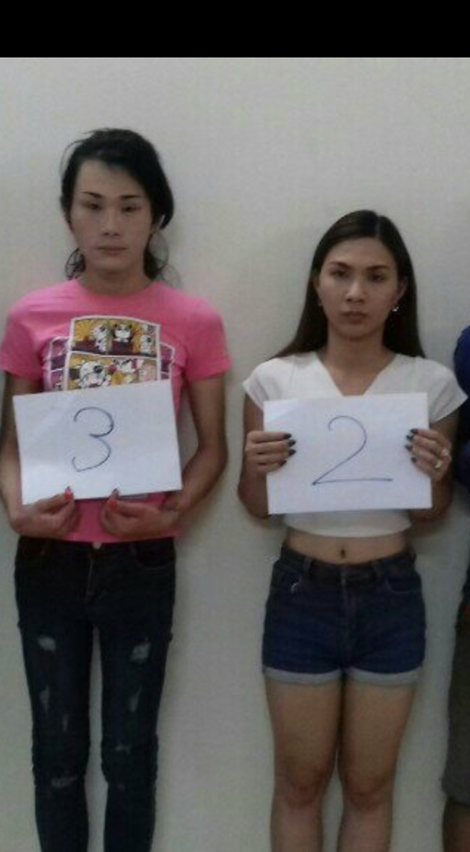 Đôi đồng tính giả gái đi mua sắm trộm tài sản trong shop