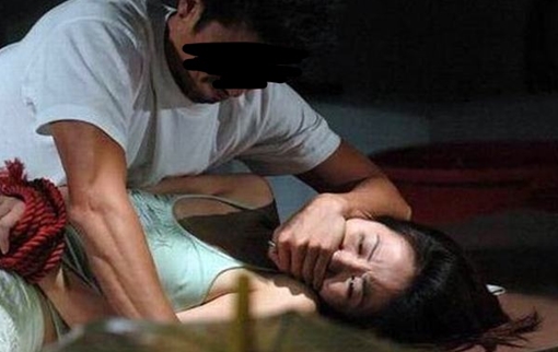 Giữa trưa, thiếu nữ 18 tuổi bị "người quen" giở trò đồi bại
