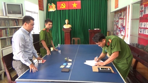 Trung sĩ CSCĐ trả lại ví tiền có giá trị lớn cho người đánh rơi