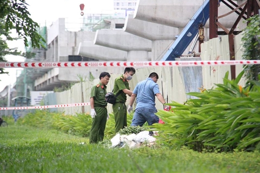 Người đàn ông gục chết bất thường sát bờ rào công trình