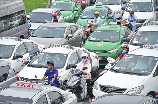Nhiều tuyến đường quanh sân bay Tân Sơn Nhất lại kẹt cứng