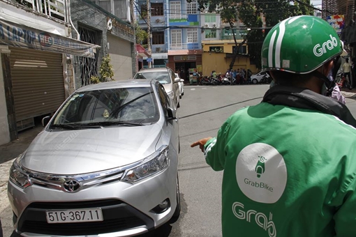 Đậu xe trước quán nhậu, 9 xe ô tô bị đập phá