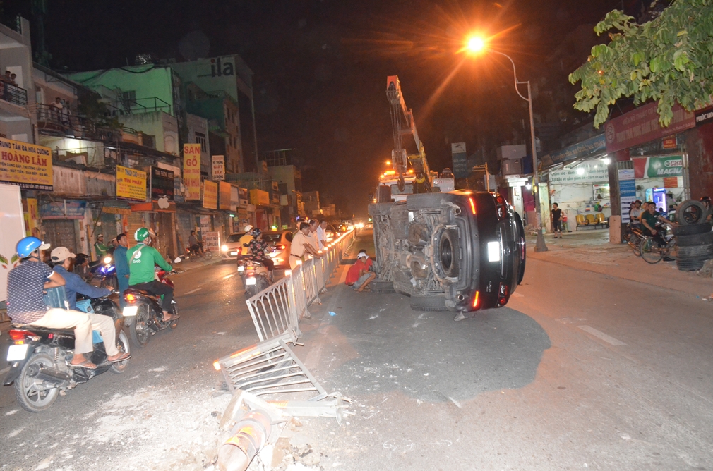 Bảo vệ dân phố bị tông nhập viện trong lúc bảo vệ hiện trường tai nạn