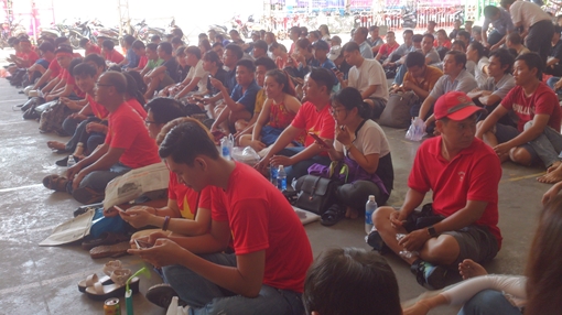 Không khí sôi động trước  trận đấu giữa Việt Nam và Thái Lan