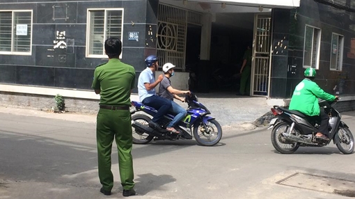 Cô gái đau đớn khi chồng sắp cưới bị đâm tử vong