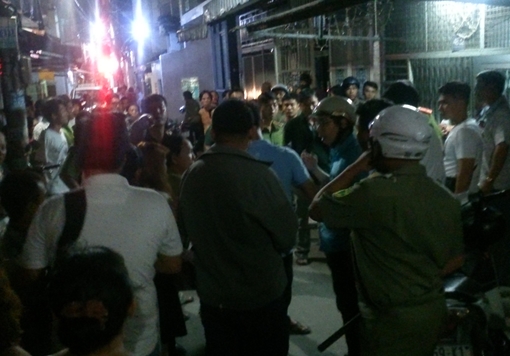 Lao vào nhà gọi tên rồi đâm nạn nhân tử vong