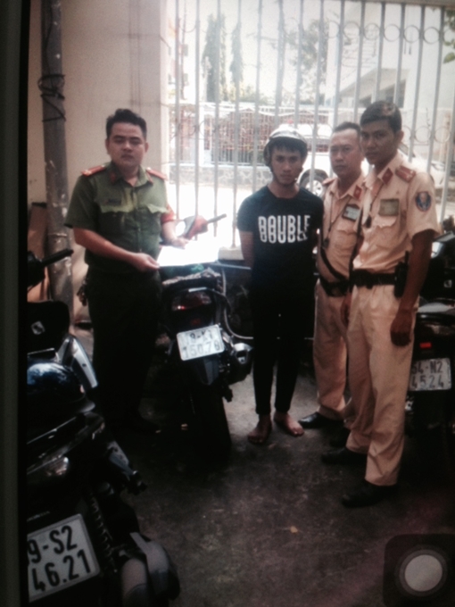 Đi ”ăn hàng” gặp CSGT truy bắt