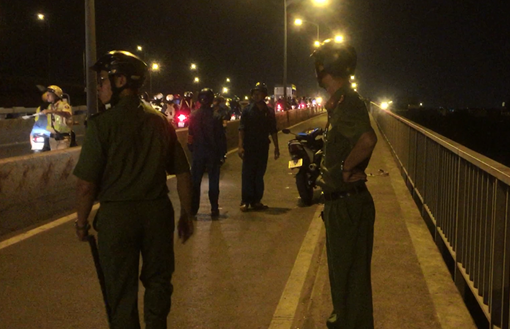 Cứu sống 2 cô gái nhảy cầu Bình Triệu tự vẫn