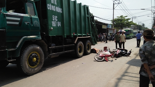 Đi mua hoa chuẩn bị Tết, nam sinh bị xe rác cán tử vong