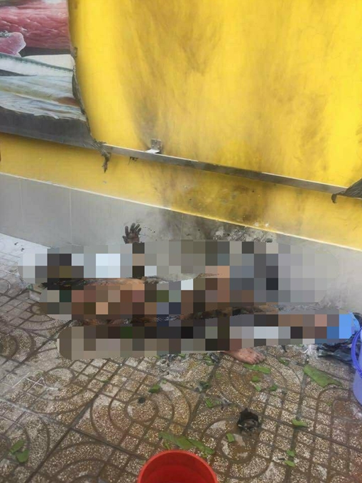 Tự đổ xăng lên người rồi châm lửa đốt