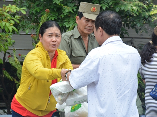 Tình người trong vụ cháy chung cư khiến 13 người tử vong