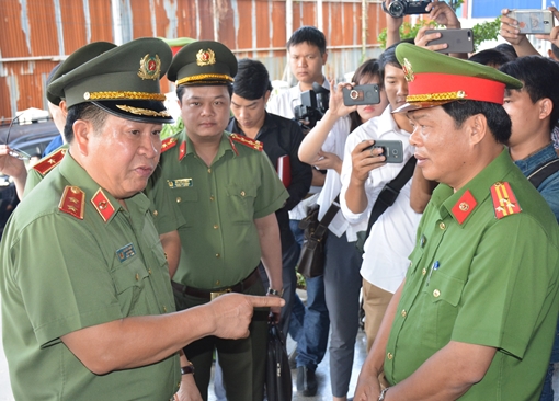 Lãnh đạo Bộ Công an yêu cầu làm rõ nguyên nhân cháy chung cư Carina Plaza