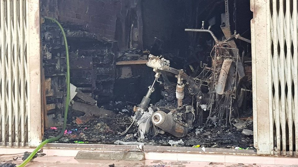 Cháy tiệm photocopy, 2 vợ chồng thương nặng, con trai 2 tuổi tử vong