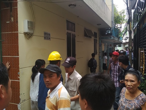 Cháy căn nhà trong hẻm chứa 8 xe gắn máy, người dân hốt hoảng