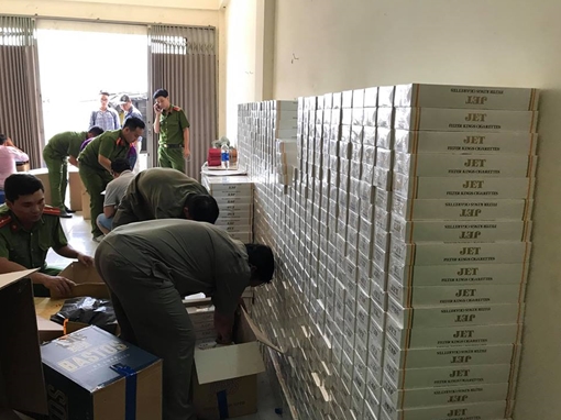 16.000 gói thuốc lá lậu giấu dưới hàng tạp hóa phòng trọ Ngủ Ngon