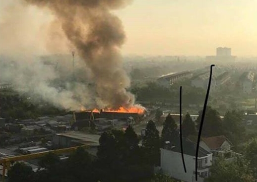 Hàng trăm công nhân "bơ vơ" vì khu lán trại bị cháy rụi