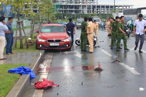 Lạnh người xem hiện trường vụ xe BMW kéo lê làm cô gái tử vong trên đường