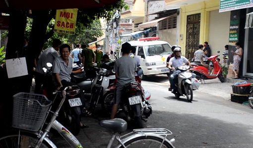 Ngửi thấy mùi hôi, phát hiện người nước ngoài tử vong trong phòng trọ