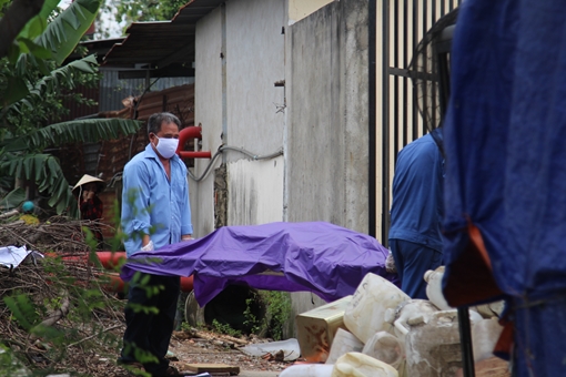 Thi thể tóc bạc phơ nổi dưới sông Sài Gòn