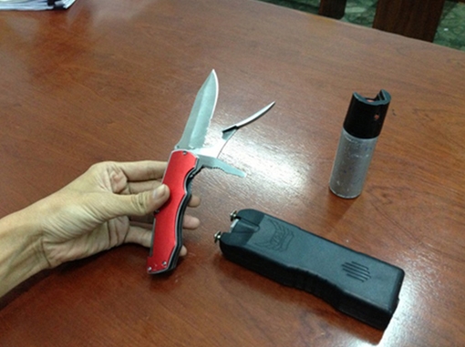 Dùng roi điện cướp xe SH dưới dạ cầu Thủ Thiêm