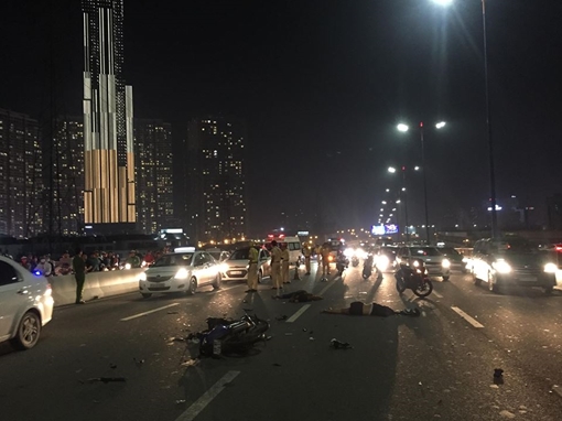 Tông vào đuôi xe tải, đôi nam nữ tử vong trên cầu Sài Gòn