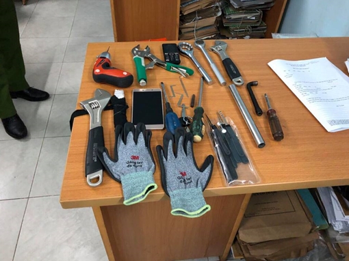 Bộ đồ nghề “khủng” của 2 siêu trộm
