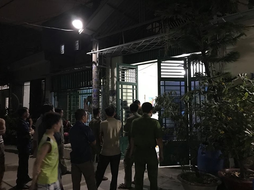 Nữ sinh 13 tuổi đau đớn khi thấy cha treo cổ phía sau nhà