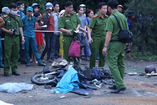Hiện trường vụ xe đầu kéo tông hàng loạt xe máy, 4 người chết, 18 người bị thương