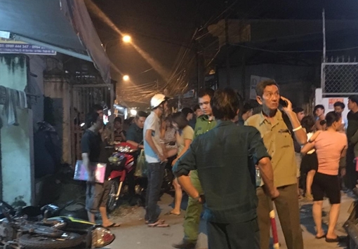 Con hát karaoke bị đánh, cha vào can bị vạ lây