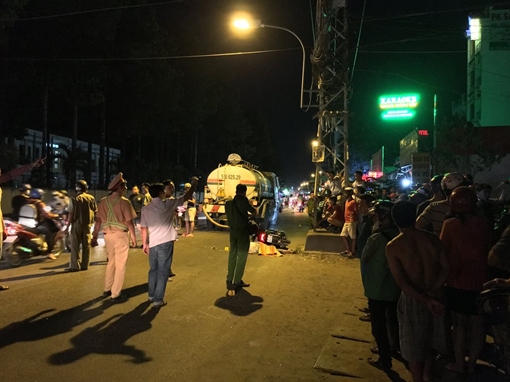 Ngã xuống đường, người phụ nữ bị xe bồn tông tử vong