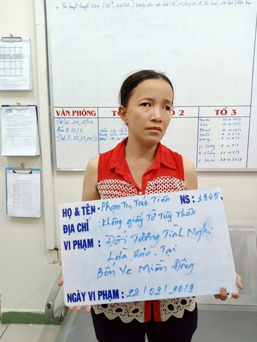 Trộn thuốc mê vào cơm hộp mời khách đi xe tại BX Miền Đông để trộm tài sản