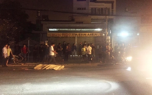 Va chạm giao thông, cô gái trẻ rơi vào bánh xe đầu kéo