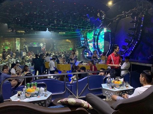 Đột kích quán bar có hàng chục “dân bay” dương tính ma túy