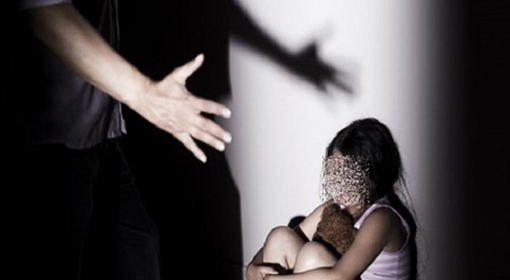 Nghi án bé gái 3 tuổi bị ông hàng xóm 70 tuổi dâm ô