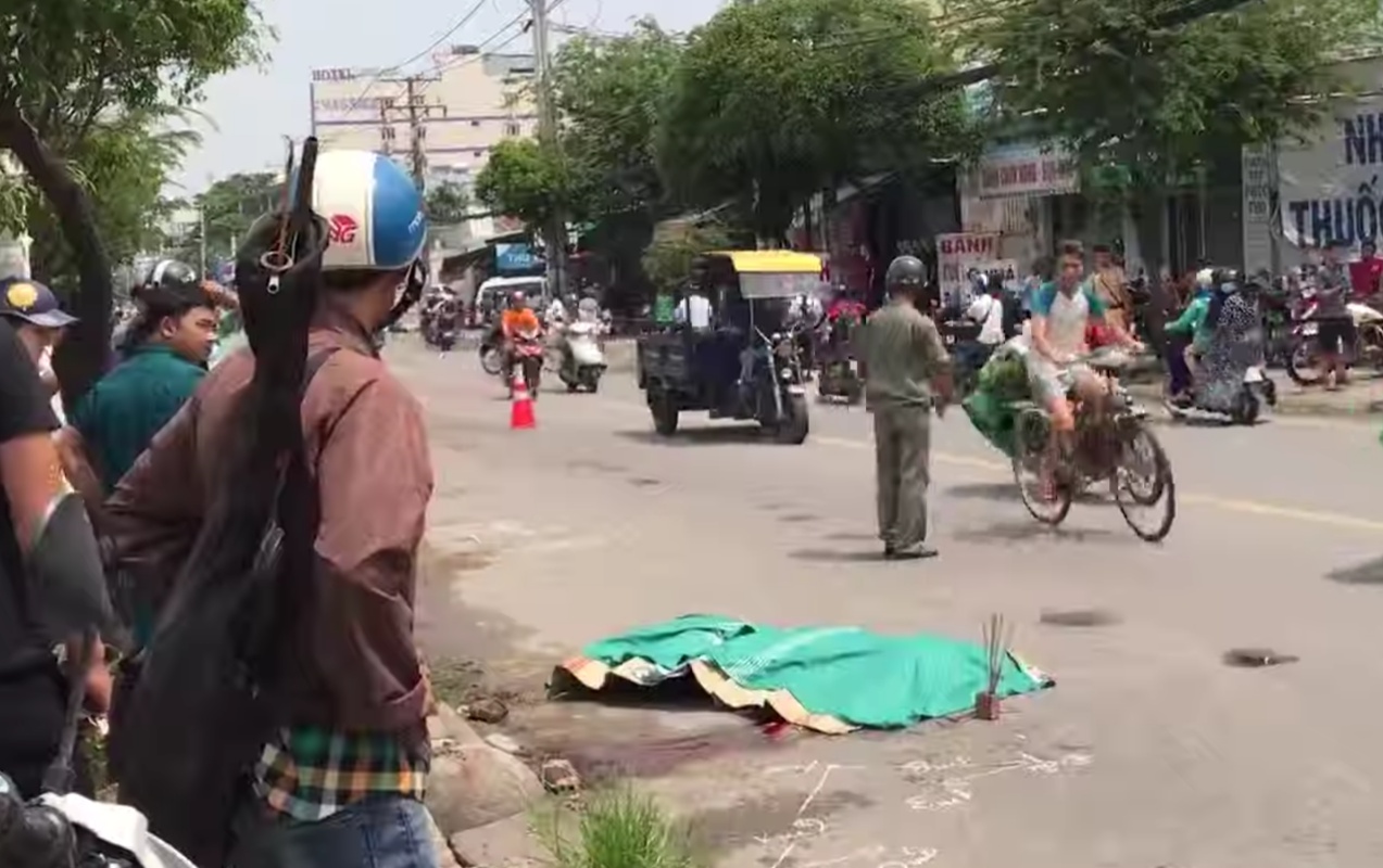 Truy tìm xe đầu kéo gây ra cái chết cho một phụ nữ