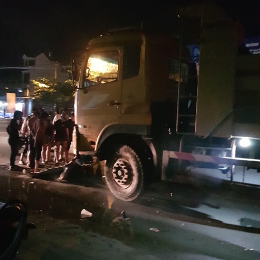 Lao qua làn đường ngược lại, xe ben tông chết cô gái trẻ