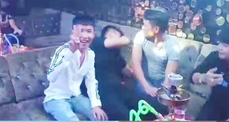 13 thanh niên phê ma túy trong quán bar
